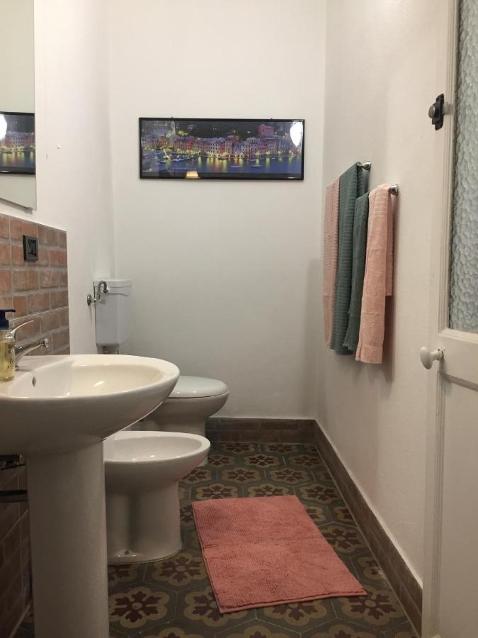 B&B Dormire Dai Grimaldi Genua Exteriör bild