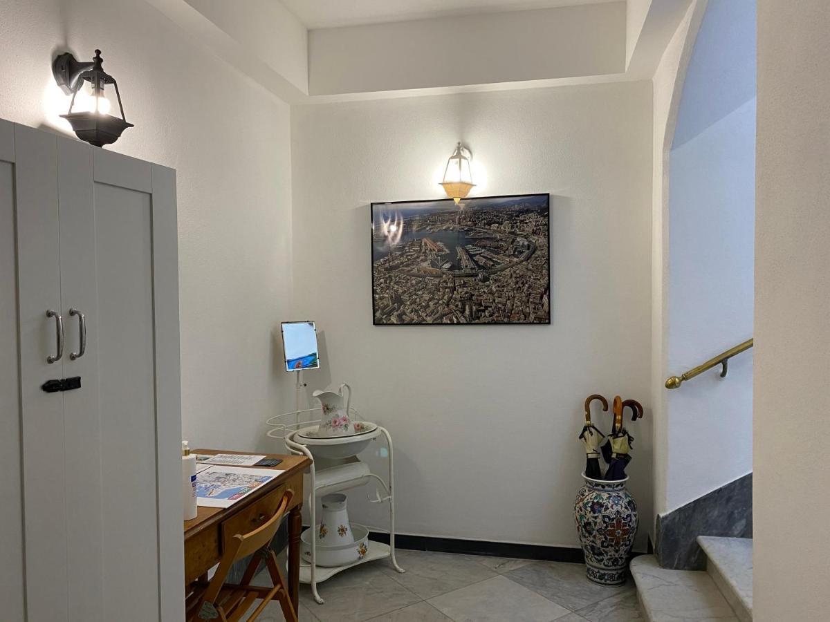B&B Dormire Dai Grimaldi Genua Exteriör bild