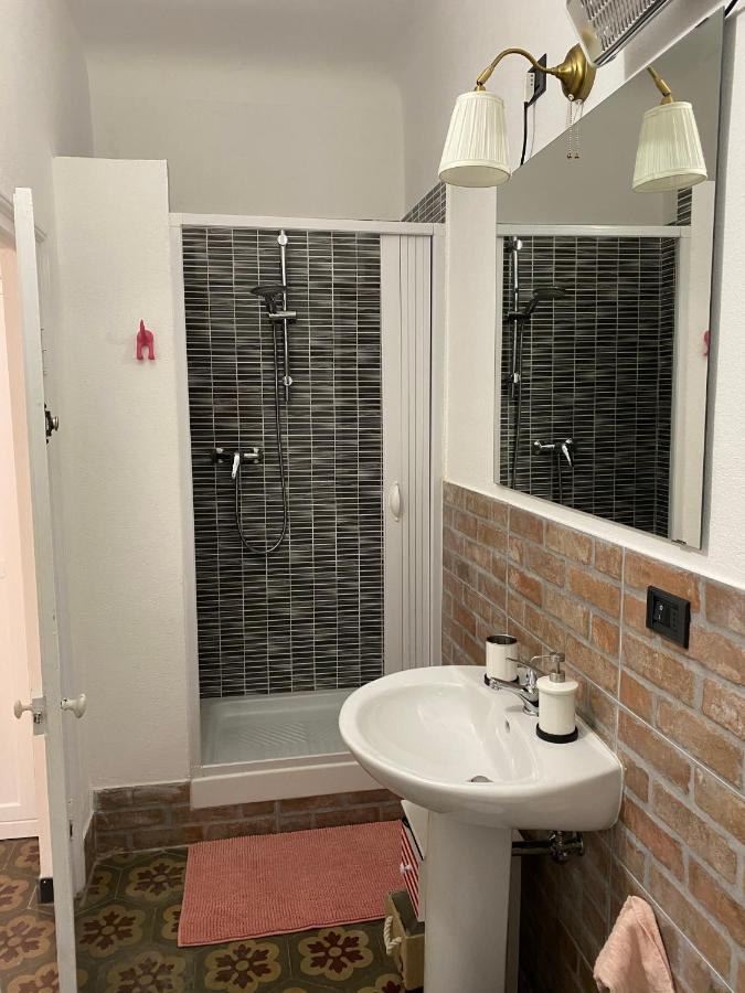 B&B Dormire Dai Grimaldi Genua Exteriör bild