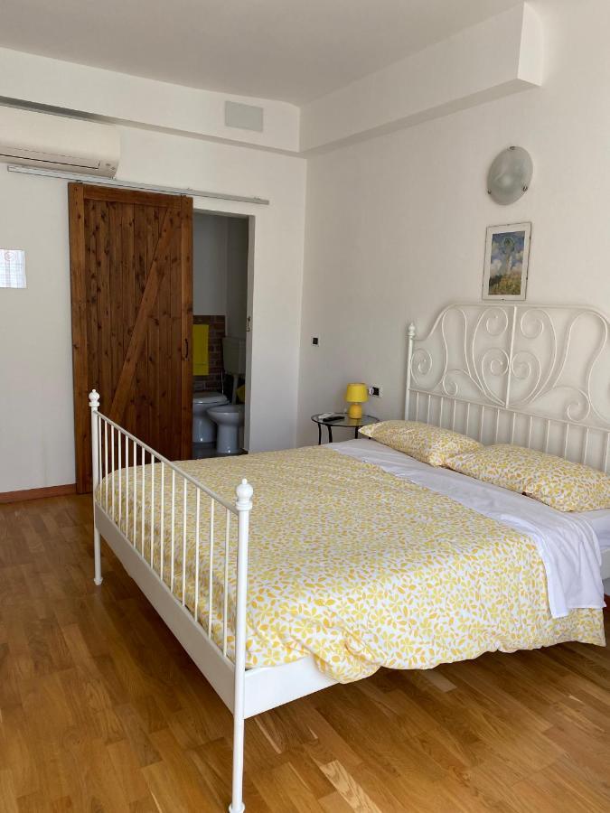 B&B Dormire Dai Grimaldi Genua Exteriör bild