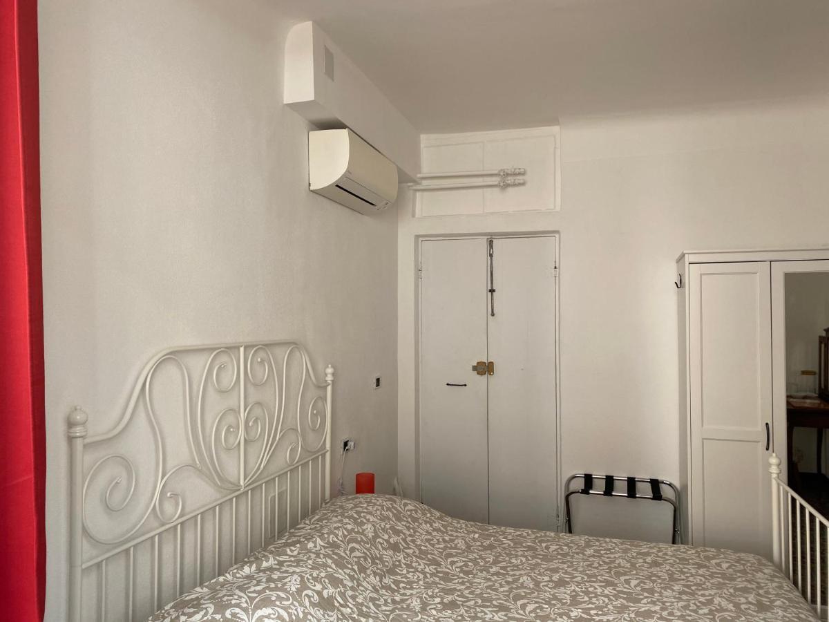 B&B Dormire Dai Grimaldi Genua Exteriör bild