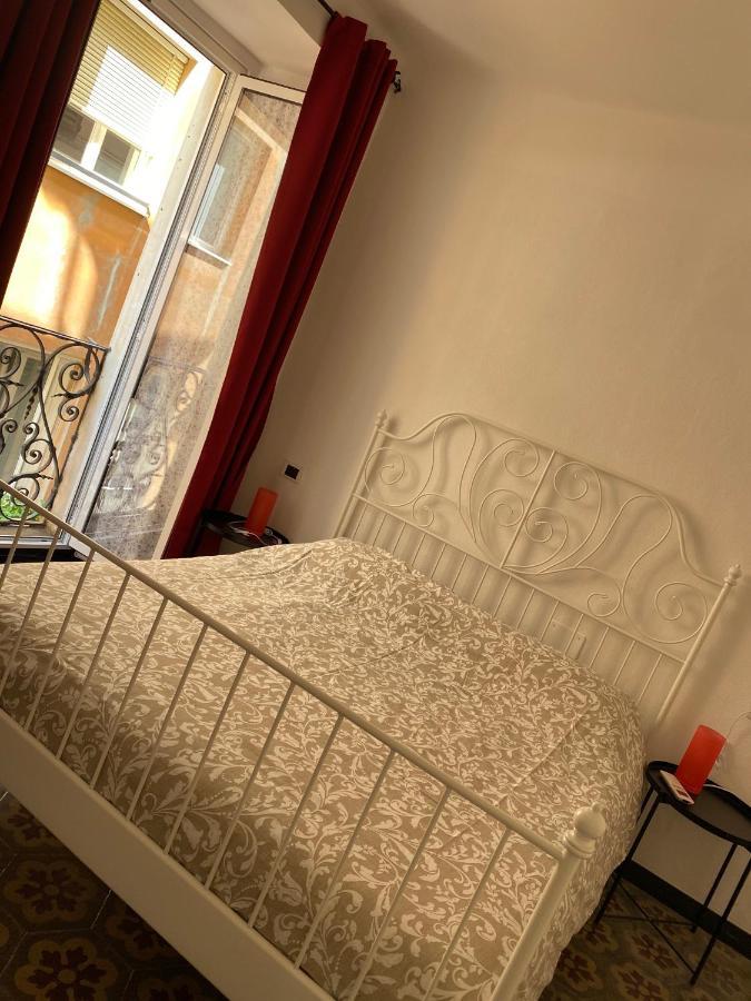 B&B Dormire Dai Grimaldi Genua Exteriör bild
